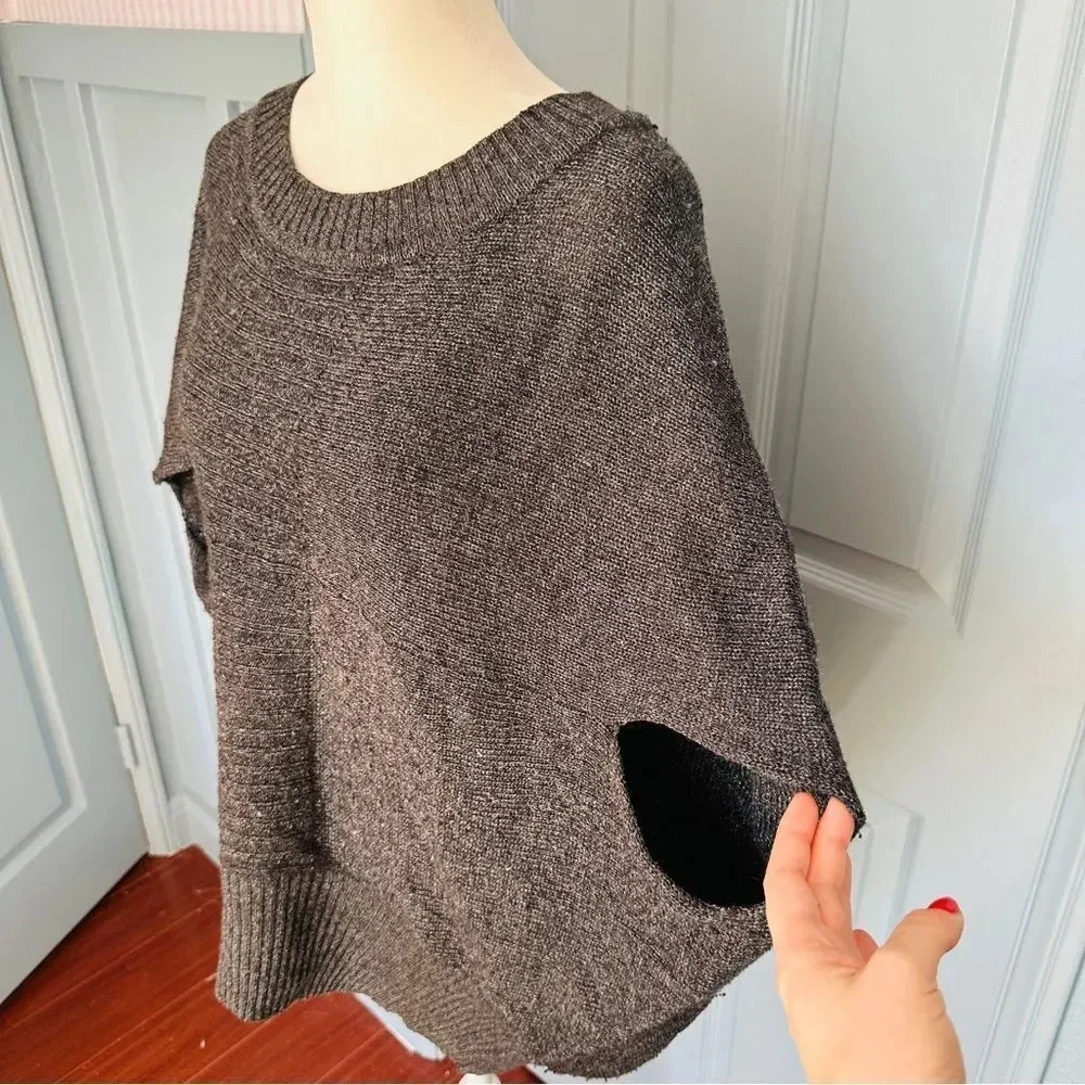 Juicy Couture Women's Grey Oversized Sleeveless Knit Crew Neck Sweater - Picture 5 of 9